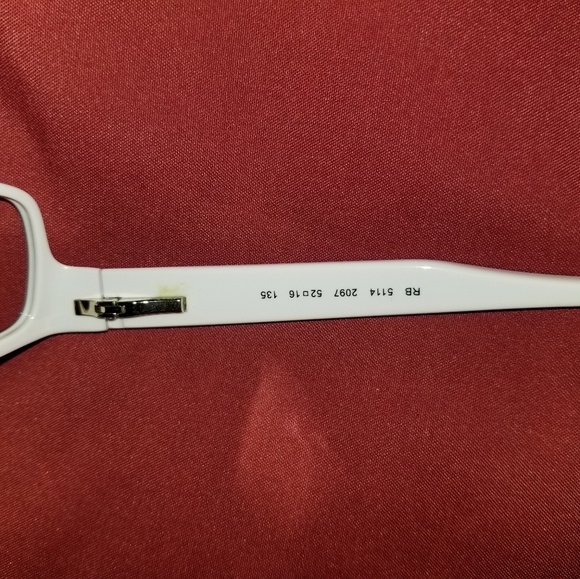 Glasses - Picture 4 of 5